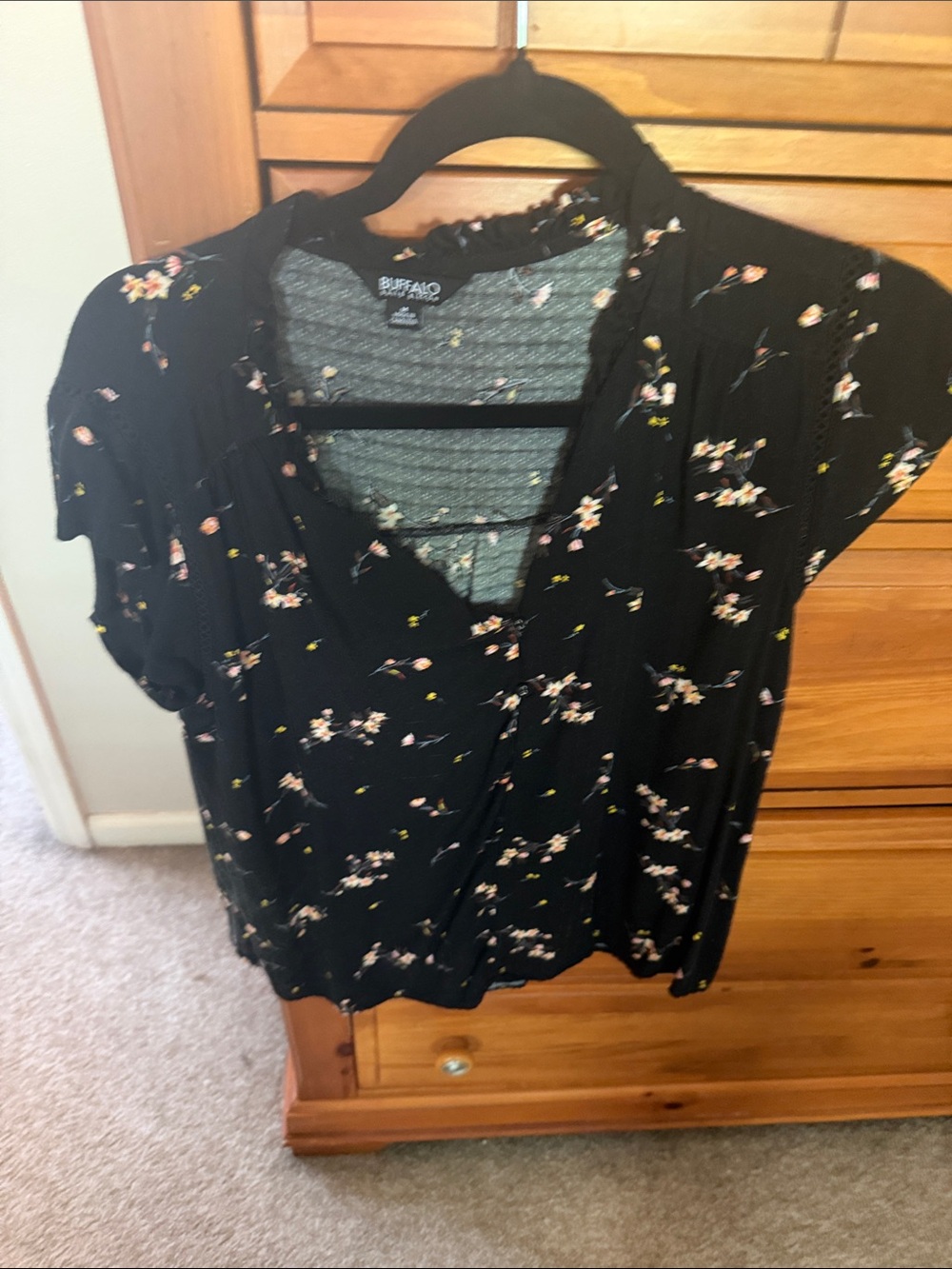 Buffalo David Bitton Black Floral V-Neck Short Sleeve Top